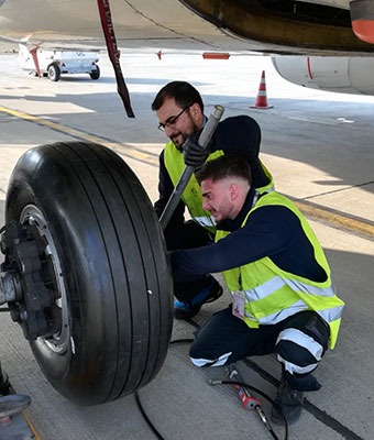 AIRCRAFT MAINTENANCE GALLERY 09